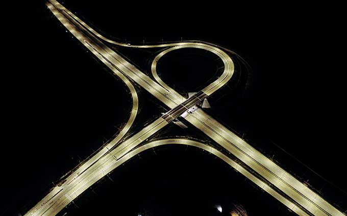 Tahun Ini Pekanbaru-Koto Kampar Tersambung Tol Pemandangan interchange di Proyek JTTS Ruas Bangkinang-Koto Kampar saat malam hari. Foto inset, beberapa kendaraan memasuki Gerbang Tol Bangkinang-Pekanbaru yang menjadi trase Tol Pekanbaru-Padang bagian JTTS, baru-baru ini.