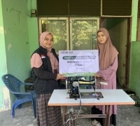 Dukung Perempuan Kreatif dan Berwirausaha, IZI Riau Serahkan Bantuan Mesin Jahit