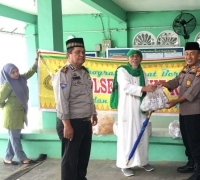 Jum’at Barokah, Polsek Bukit Raya Bagikan 60 Bungkus Nasi