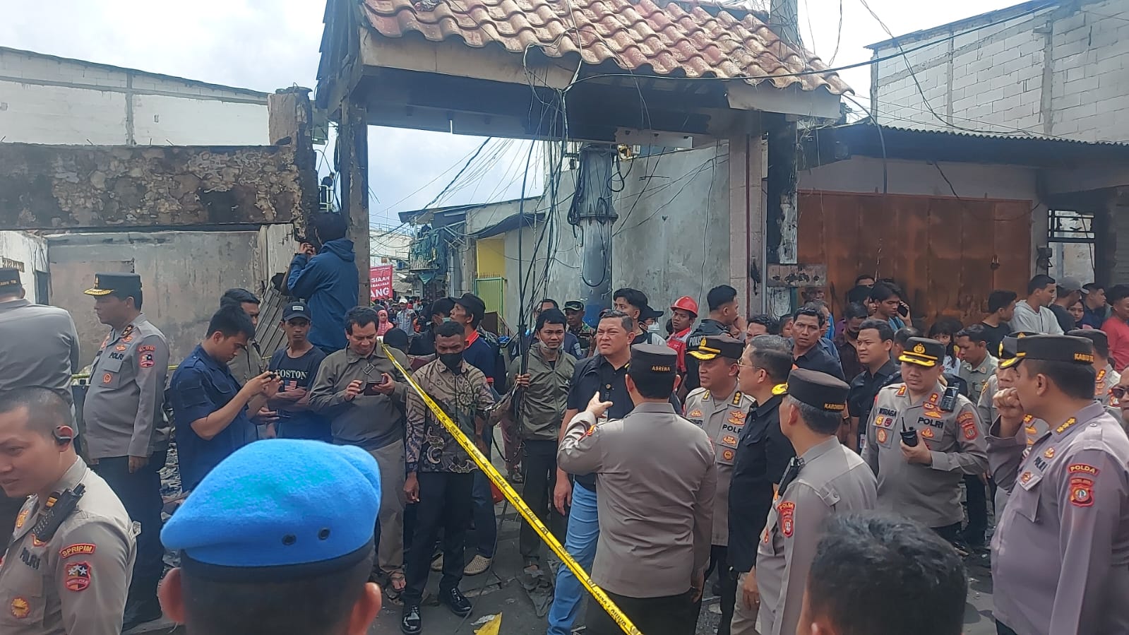 Tota 17 Orang Tewas 51 Luka luka, Ratusan KK Mengungsi Mabes Polri Back Up Polda Metro Jaya Tangani Kebakaran Pertamina Plumpang