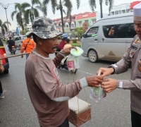 Hari Kedua Ramadhan 1444 H, Polres Pelalawan Berbagi HARMONI Takjil Gratis