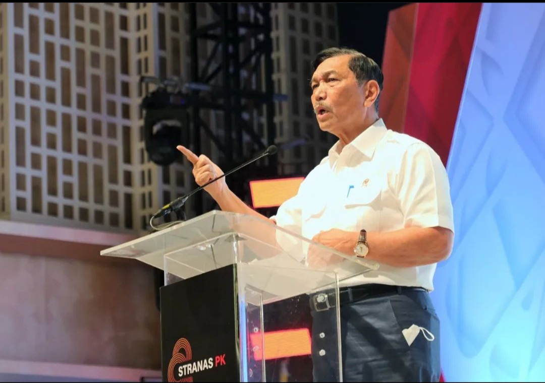 Jokowi Tunjuk Luhut Ketua Pengarah Satgas Sawit Menteri Koordinator Bidang Kemaritiman dan Investasi Luhut Binsar Pandjaitan pada saat acara Peluncuran Aksi Pencegahan Korupsi Tahun 2023 - 2024. Foto: Cuplikan layar instagram @luhut.pandjaitan