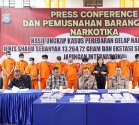 Polda Riau Musnahkan 13 Kg Sabu serta 269 Pil Ektasi Milik 15 Orang Kurir Jaringan Internasional