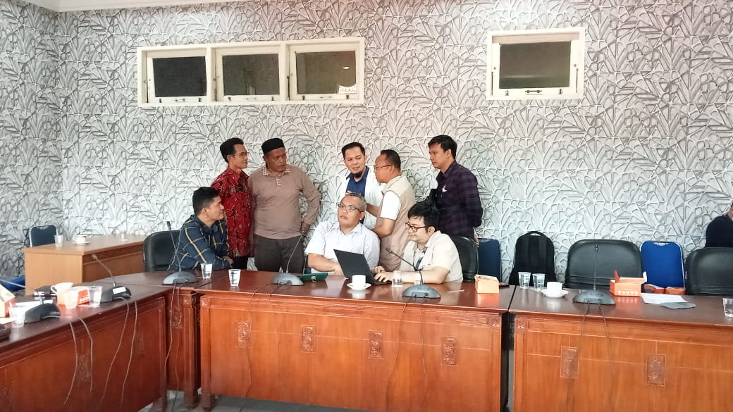 Foto Dok. Istimewa (Suasana Ketegangan Saat Audiensi Bersama Telkomsel)