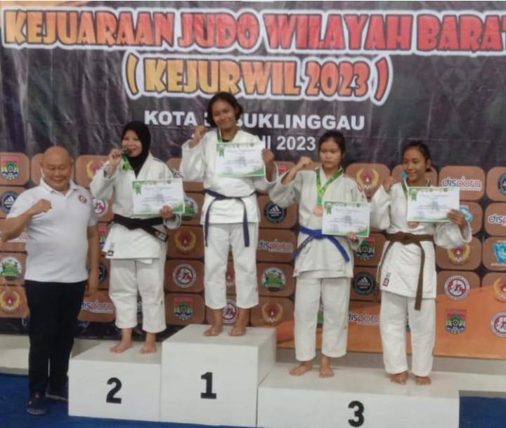 Membanggakan, Tiga Atlit SKO Riau Sabet Tiga Medali di Kejuaraan Judo Wilayah Barat