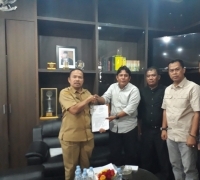 Serahkan Data Terkait Lahan 2500 Ha di Kota Garo. GERLAMATA Jumpa Firdaus, SE, MM PJ Bupati Kampar