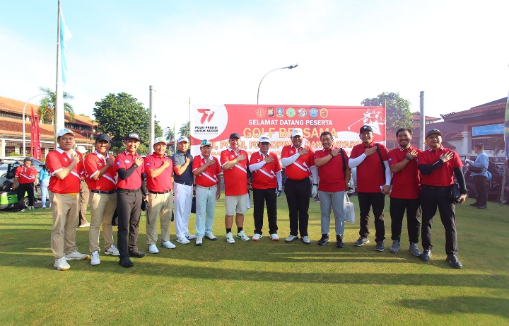 Kapolda Kepri Pimpin Friendly Match Golf Dalam Rangka Hari Bhayangkara Ke 77