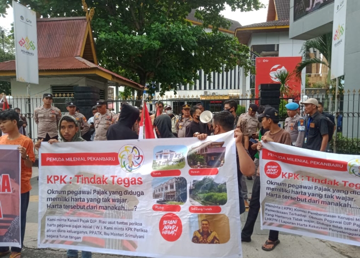 Kembali Demo Kantor Kanwil, PMP Akan Terus Turun Ke Jalan Terkait Dugaan Harta Fantastis Pegawai Pajak Riau