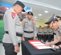 Kapolda Kepri Pimpin Sertijab Wakapolda, Dirpolairud dan Kabid Humas Polda Kepri