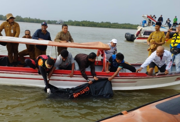 Kabar Duka, ABK SB Karunia Mini 01 Yang Jatuh Di Laut Tanjung Batu Kundur Ditemukan Meninggal Dunia Foto Dok. Istimewa