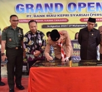 Bupati Rohil Resmikan Kantor BRK Syariah Ujung Tanjung dan Panipahan