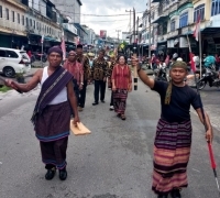 Meriah, Pawai Karnaval HUT RI Tanjung Batu Kundur Meski Di Guyur Hujan Deras 