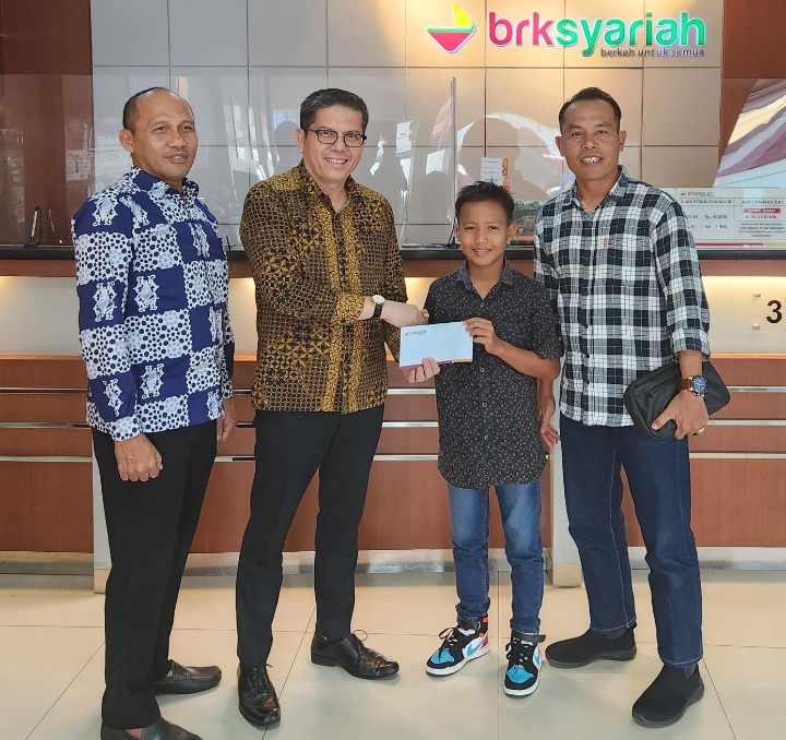 BRK Syariah Berikan Bonus dan Fasilitas Transportasi Kepada Alvino si Togak Luwan Selama di Jakarta