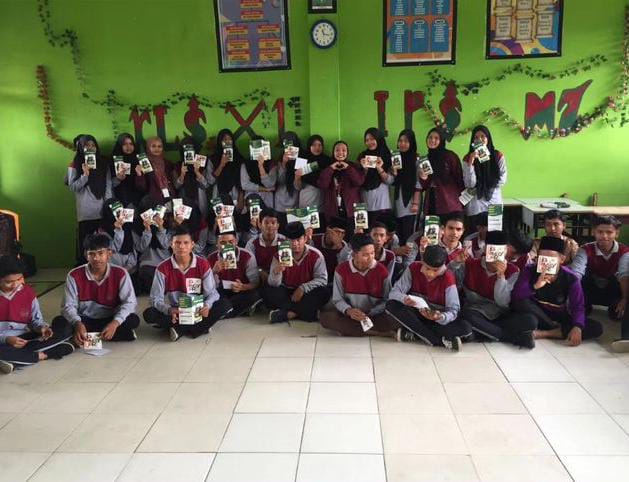 KKN Kelompok 20 Melaksanakan Sosialisasi DAGUSIBU Tentang Obat Serta Melakukan Promosi Kampus Universitas Muhammadiyah Riau di MA Darul Huda Desa Sipungguk