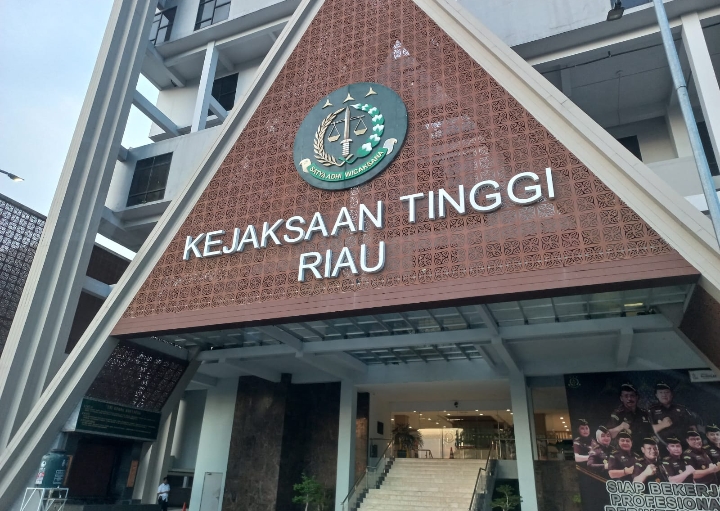 Setelah Di Bebas Tugaskan, Oknum Jaksa SH Di Serahkan Ke Bidang Pidsus Kejati Riau Untuk Menjalani Proses Hukum
