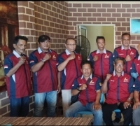 Anggota DPRD Provinsi Kepri Ery Suandi Serahkan Baju Seragam Jurnalis Ke-Pulauan Kundur 