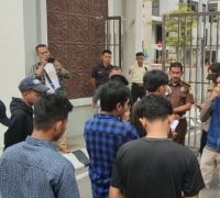 Dugaan Korupsi RSUD Arifin Ahmad Kembali Mencuat , Sejumlah Mahasiswa Lakukan Demo di Kejati Riau 
