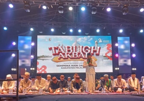 Majelis Tabligh Akbar Dalam Rangka Peringatan Hari Jadi Pelalawan ke 24, Bupati H.Zukri ,SE Serukan Wasilah Disertai Do'a Foto Dok Istimewa