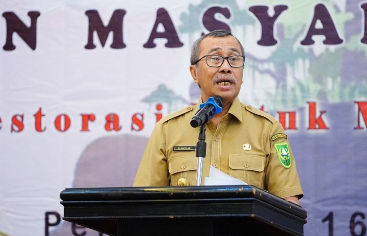 Eko Sugisantoso Terpilih Sebagai Ketua Majelis Pusat JMGR Gubernur Riau saat memberikan kata sambutan dalam acara pembukaan kongres Jaringan Masyarakat Gambut Riau yang digelar di Grand Suka Pekanbaru
