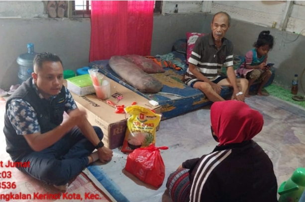 Pendamping Siaga Kerinci Serahkan Bantuan Sembako Sahabat Jumat Door to Door