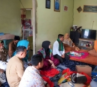Bupati Pelalawan H. Zukri SE Didampingi Istri Sambangi Wanita Disabilitas Korban Perkosaan Yang Telah Melahirkan