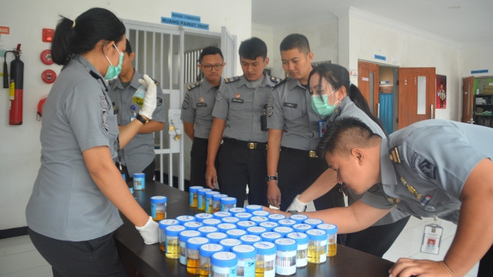 Rutan Batam Kanwil Kemenkumham Kepri Gelar Tes Urine Mendadak, Semua Pegawai Bersih dari Narkoba!