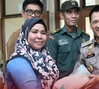 Pj Bupati Kampar Salurkan Bantuan Beras Untuk Korban Banjir