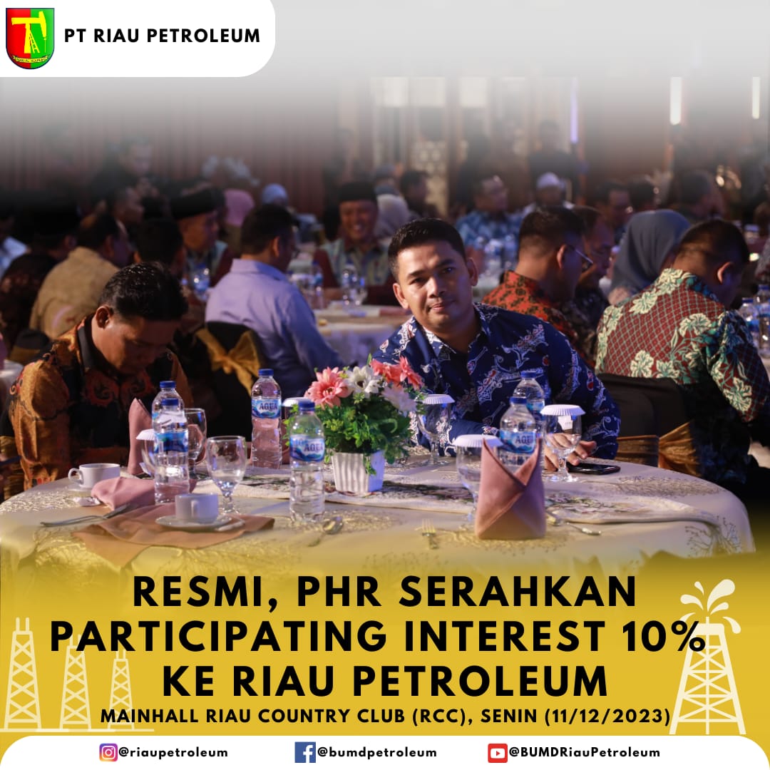 Direktur PT Riau Petroleum Husnul Kausarian Ph.D dengan tamu undangan acara tampak fokus, di gedung RCC, kantor PHR Rumbai, Senin (11/12/2023).