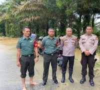 Kapolsek Kampar Kiri Pantau Kondisi Warga Terdampak Banjir