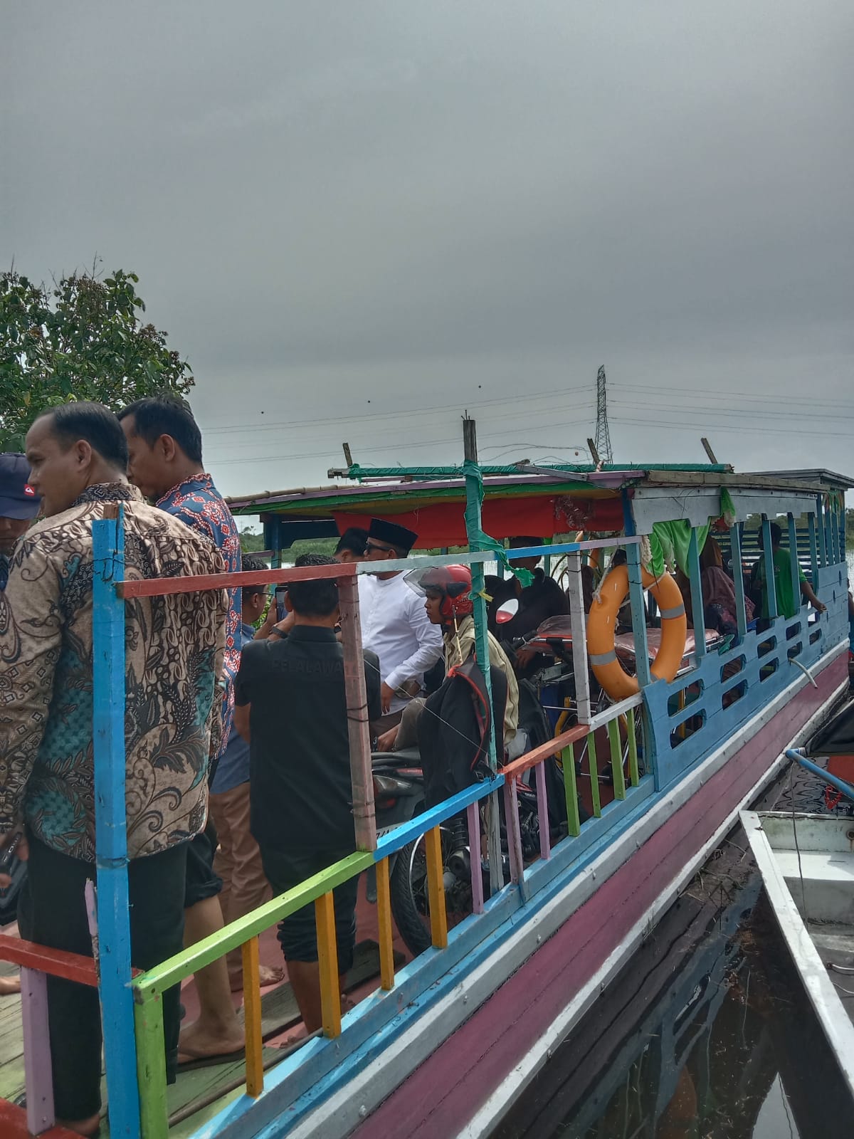 Pemda Pelalawan Berikan Pelayanan Transportasi Gratis Untuk Pengendara Roda Dua, Ini Tanggapan Mahasiswa... Dengan tingginya intensitas curah hujan yang cukup tinggi, Pemda Pelalawan Berikan Pelayanan yang terbaik kepada masyarakat.