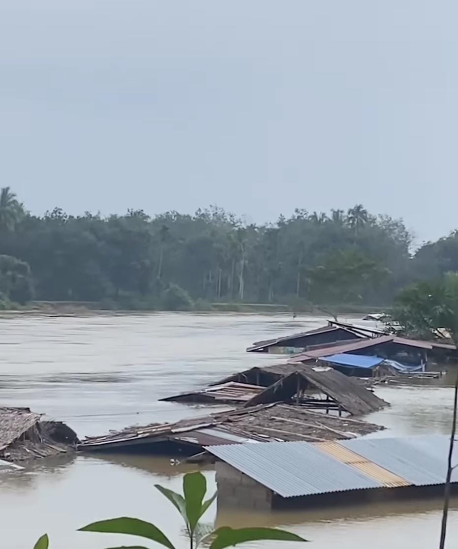 Kondisi banjir di salah satu tempat wisata di Riau.