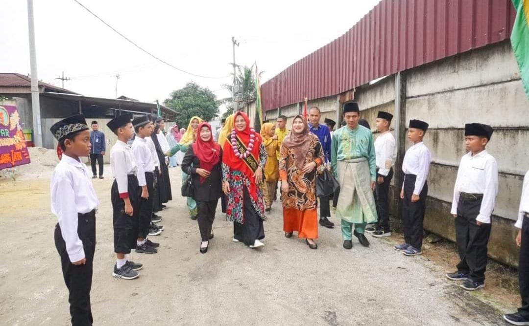 Pentas Seni Sekaligus Peringati Hari Ibu, Bunda PAUD Kampar : Kilauan Kreativitas TK Muhairoh Kedatangan Bunda PAUD Kabupaten Kampar bersama rombongan di TK Muhairoh.