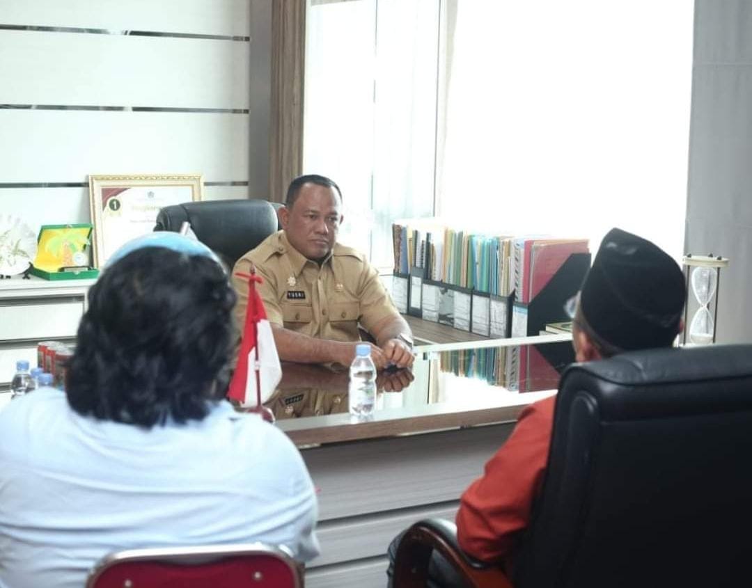 Kunjungan Sekaligus Silaturahmi Dengan Pj Sekda Kampar Bersama DPP Lembaga Swadaya Masyarakat Bening Provinsi Riau Pj Sekretaris Daerah Drs Yusri.M.Si bersama DPP lembaga swadaya masyarakat bening Provinsi Riau lakukan audiensi di ruang rapat Sekda.