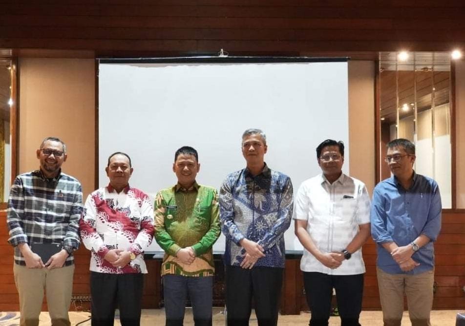 Terkait Pengembangan Usaha, PT. BSP Ajak Pemda Untuk Mengikuti RUPS Pj Bupati Kampar Hambali SE MH yang didampingi Asisten II Bidang Ekonomi Pembangunan Kabupaten Kampar Suhermi ST menghadiri Rapat Umum Pemegang Saham (RUPS) PT. Bumi Siak Pusako (BSP), rapat ini di laksanakan di Sari Pan Pacific Hotel Jakarta, Kamis (11/0