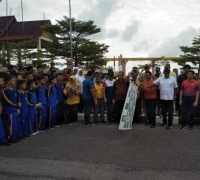 Meriahkan HUT PGRI Ke 78, Gubernur Kepri Lepas Gerak Jalan Santai di Costal Area