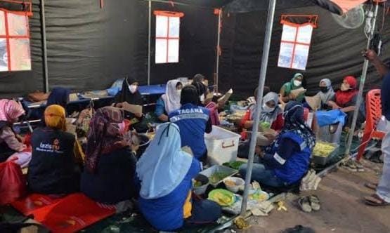 Akibat Banjir, Warga Riau Masih Banyak Mengungsi Terlihat Masyarakat masih berada di posko banjir.