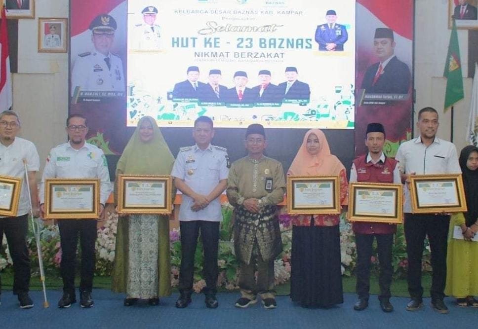 HUT Baznas Ke-23, Pj Bupati Pesan Tingkatkan Pelayanan Kepada Mustahik Pj Bupati Kampar didampingi Baznas Kampar salurkan bantuan dalam rangka HUT Baznas ke-23 tahun.