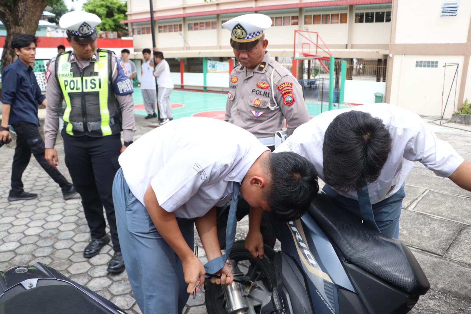 Satlantas Polres Karimun lakukan razia knalpot bising.
