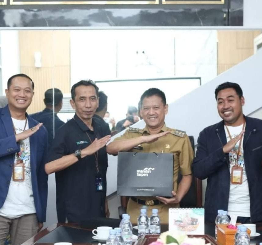 Ciptakan Kerjasama Yang Efektif, Pj Bupati Kampar Audiensi Bersama Pimpinan Cabang Mandiri Taspen Bangkinang Pj Bupati Kampar jalin silaturahmi bersama Mandiri Taspen Bangkinang.