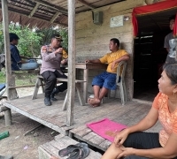 Melalui Door to Door, Kapolsek Rupat Himbau Warga Terkait Pemilu Damai ke Pelosok Desa
