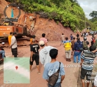 Akibat Longsor, Lintas Riau-Sumbar Dilakukan Buka Tutup 