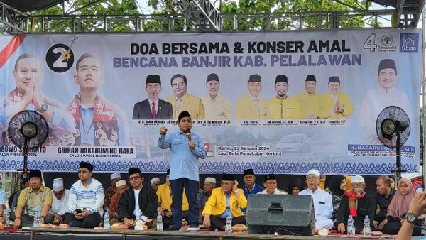 Relawan Jarnas For Gibran Gelar doa bersama dan konser amal bencana banjir di Kabupaten Pelalawan.