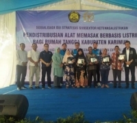 Kementerian ESDM dan Komisi VII DPR RI Bagikan Kompor Untuk Masyarakat