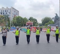 Cara Unik Polwan Ditlantas Polda Riau Sebagai Upaya Menyukseskan Pemilu 2024