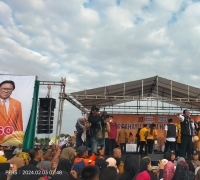Dalam Memeriahkan HUT Partai Hanura, Prof Mahfud MD Hadiri Senam Sehat