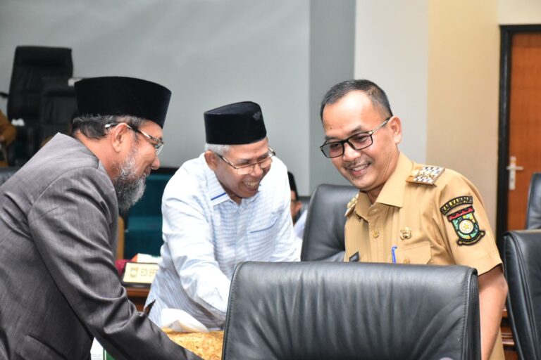 Ketua DPRD Kampar Pimpin Rapat Paripurna Terkait Laporan Pansus