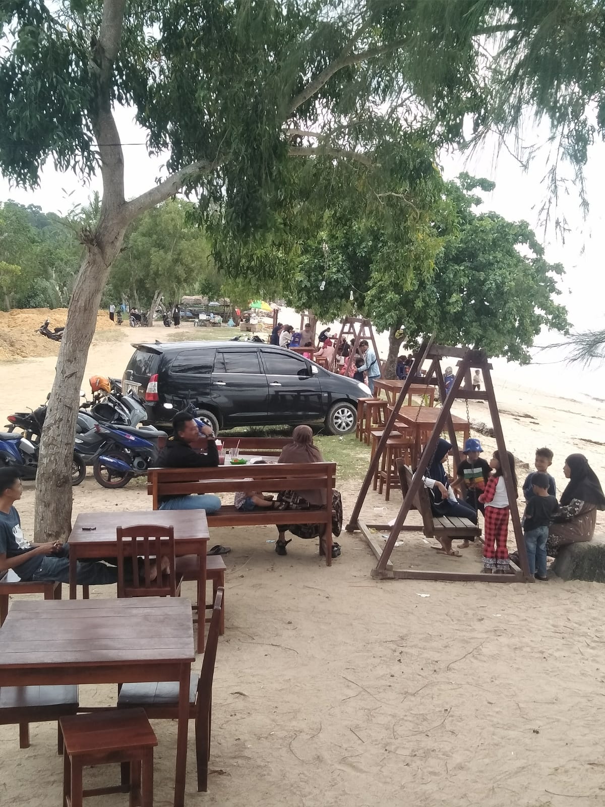 Akhir Pekan, Pantai Lubuk Ramai di Kunjungi Pengunjung