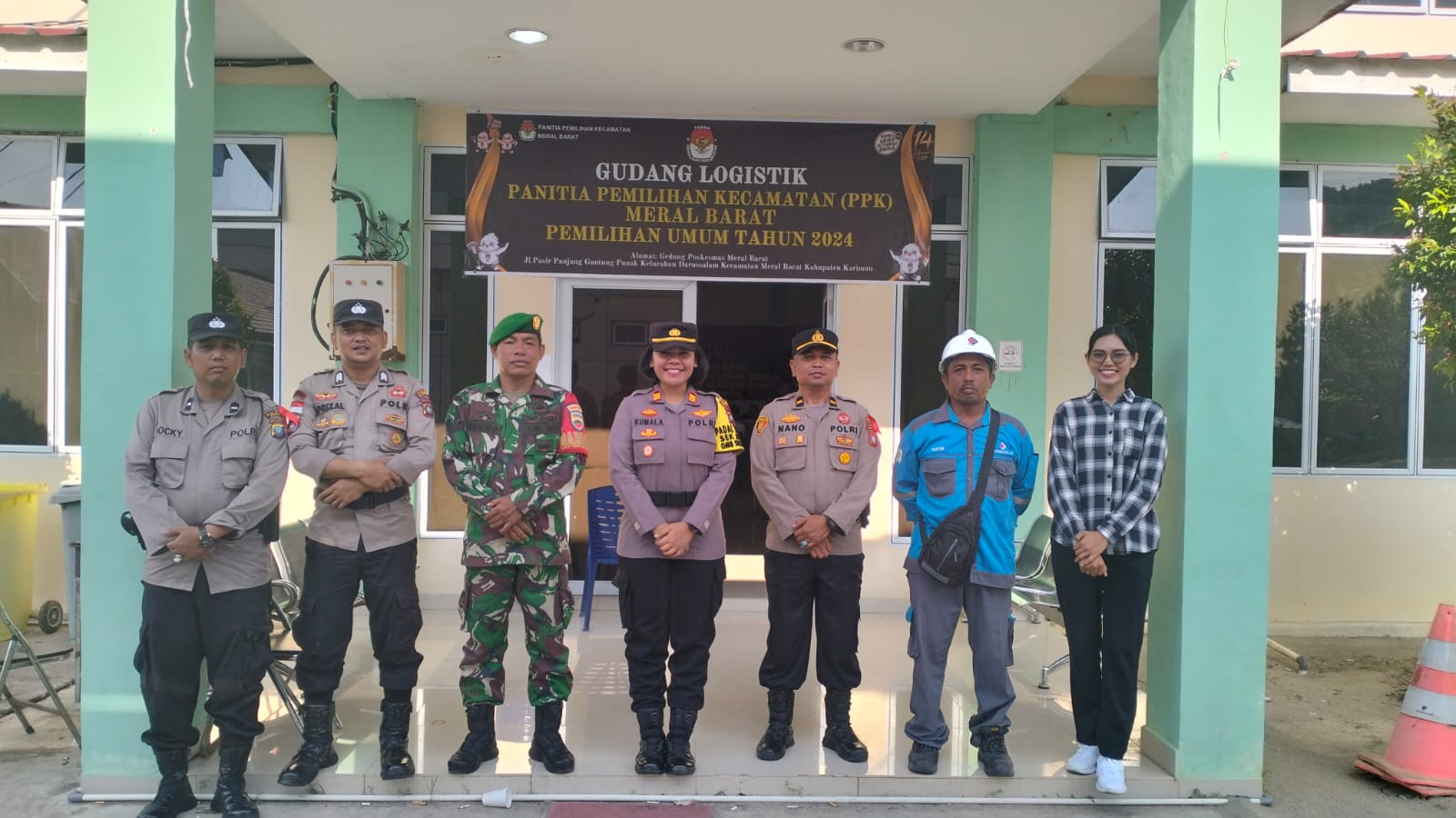 Kapolsek Meral Pimpin PAM Rapat Pleno Rekapitulasi Tingkat PPK