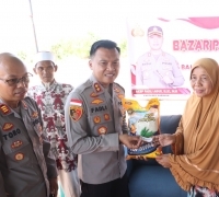 Polres Karimun Gelar Bazar Pasar Murah di Sei Lakam Barat