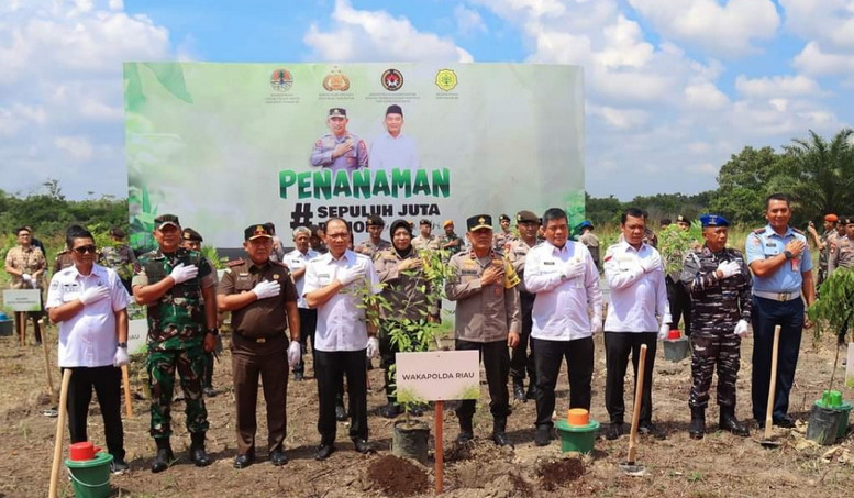 Cegah Kerusakan Lingkungan, Wakil Ketua DPRD Pekanbaru Ginda Burnama ST Ikut Aksi Tanam 1 Juta Pohon